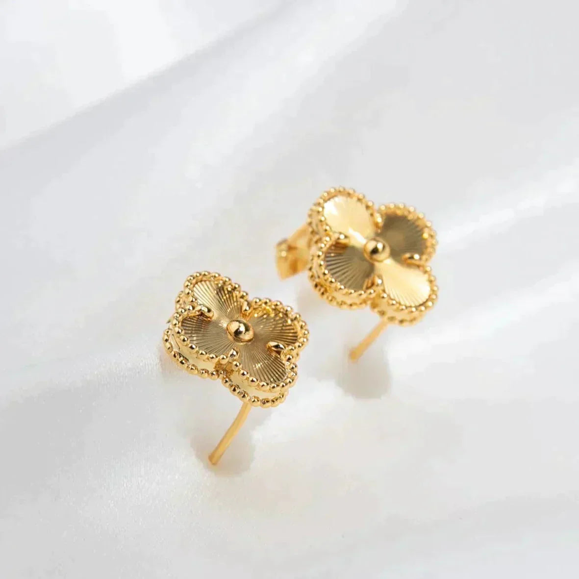 [AgudoJewelry]CLOVER MEDIUM 1 MOTIFS LASER EARRINGS