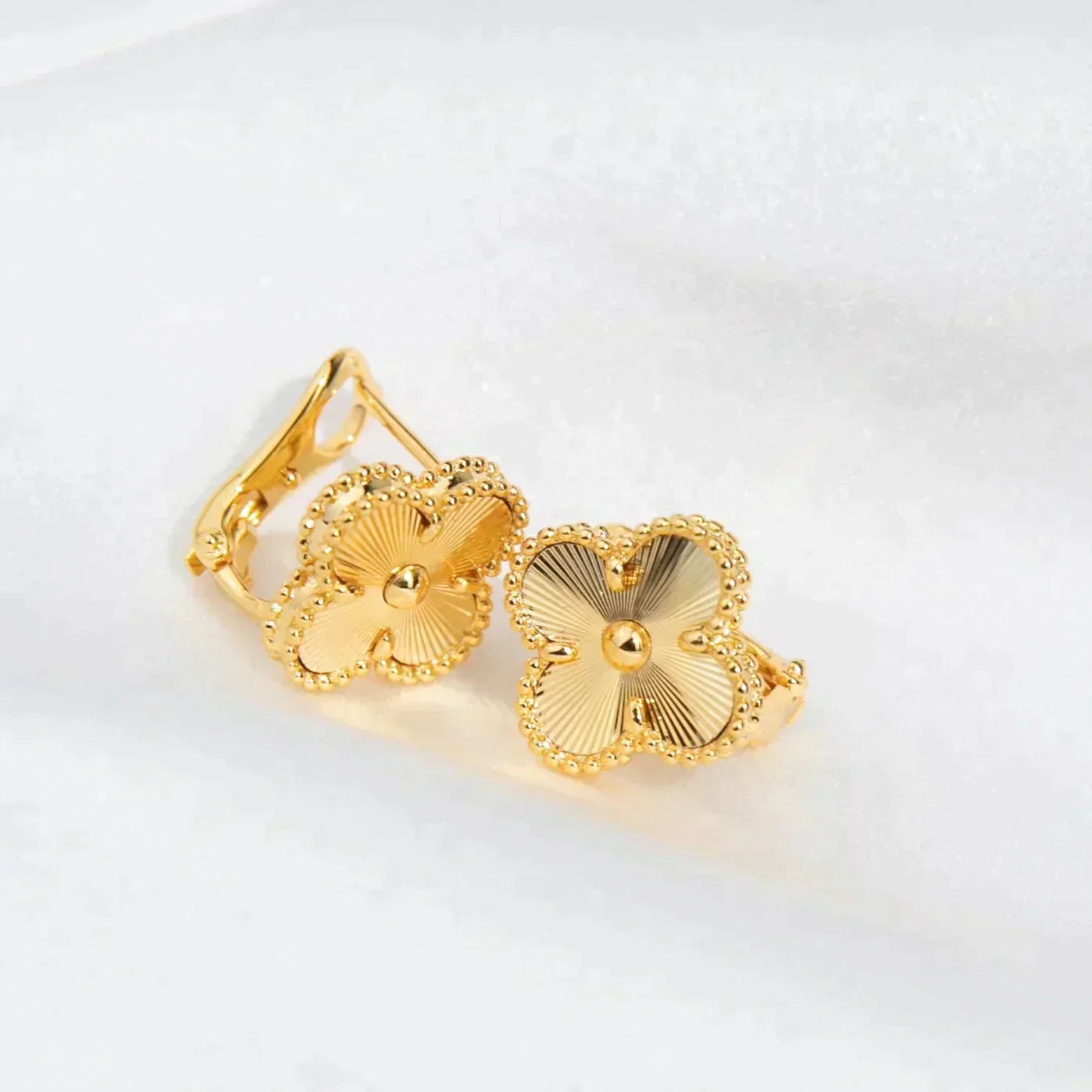 [AgudoJewelry]CLOVER MEDIUM 1 MOTIFS LASER EARRINGS