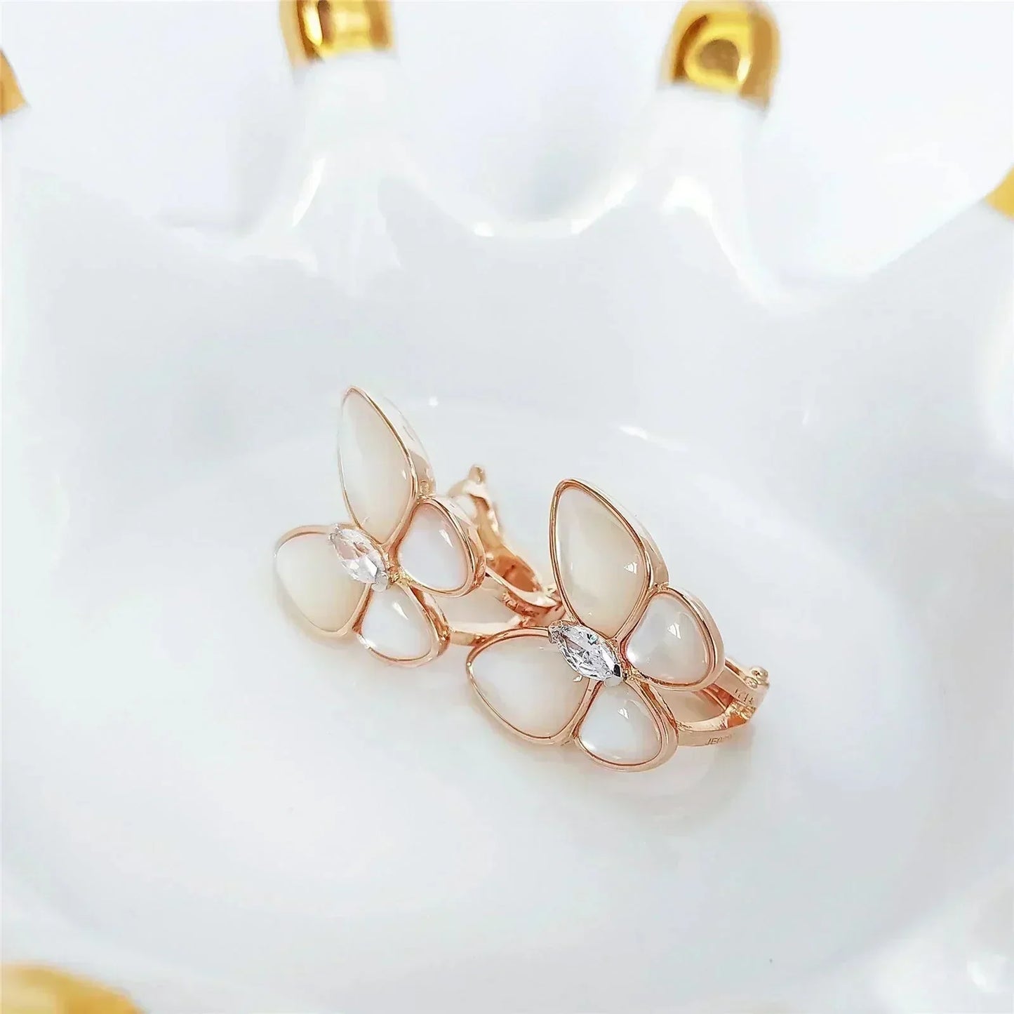 [Agudo Jewelry]BUTTERFLY MOP DIAMOND EARRINGS