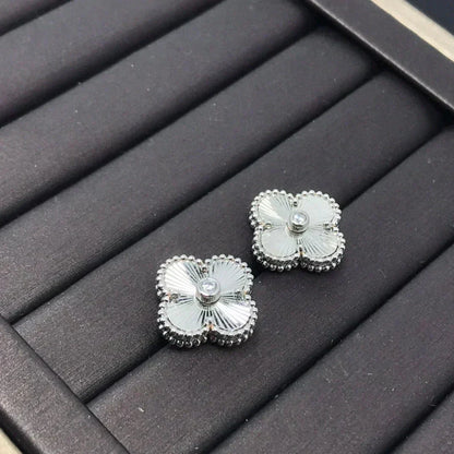 [Agudo Jewelry]CLOVER MINI 9.5MM LASER EARRINGS