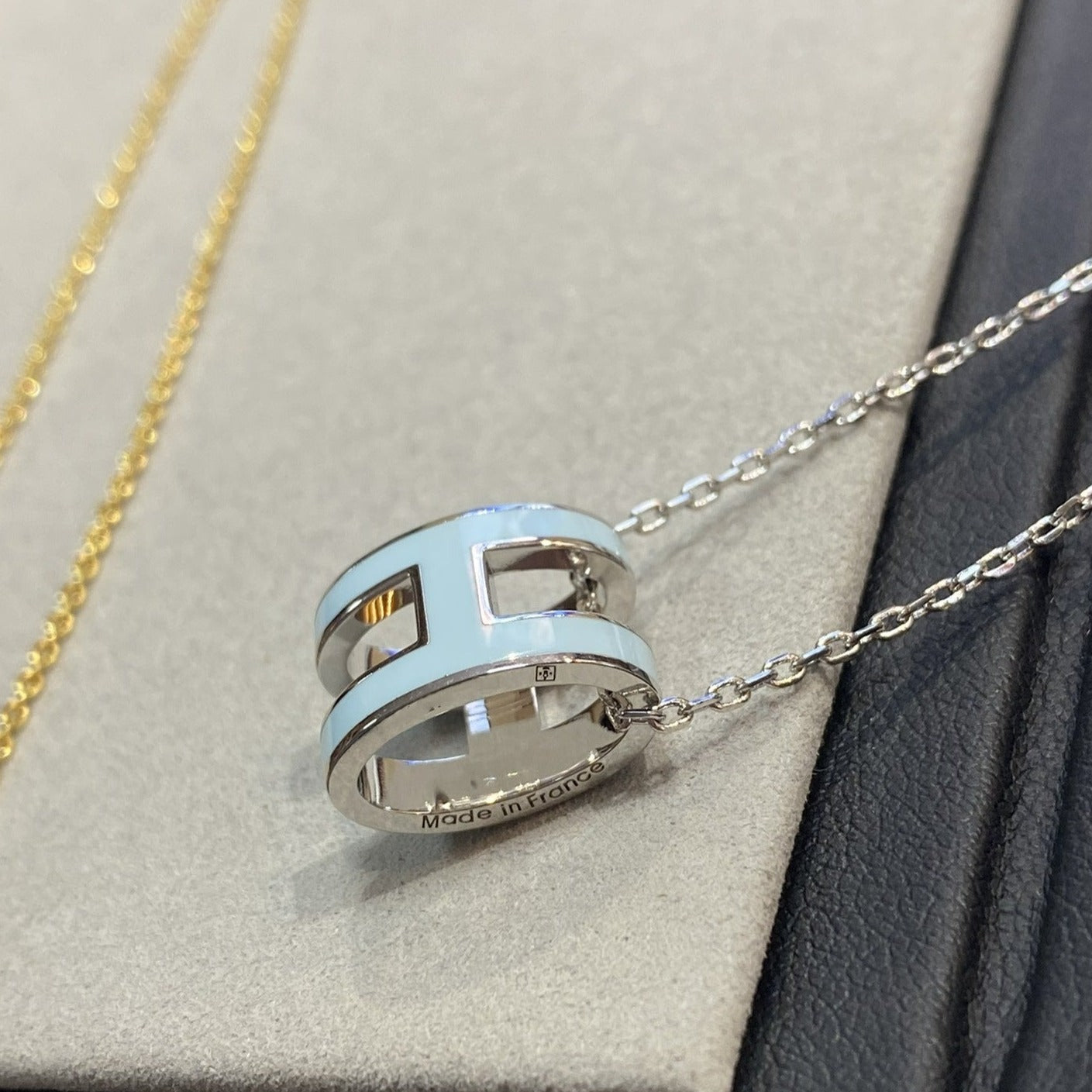 [Agudo Jewelry]POP H LIGHT BLUE NECKLACE