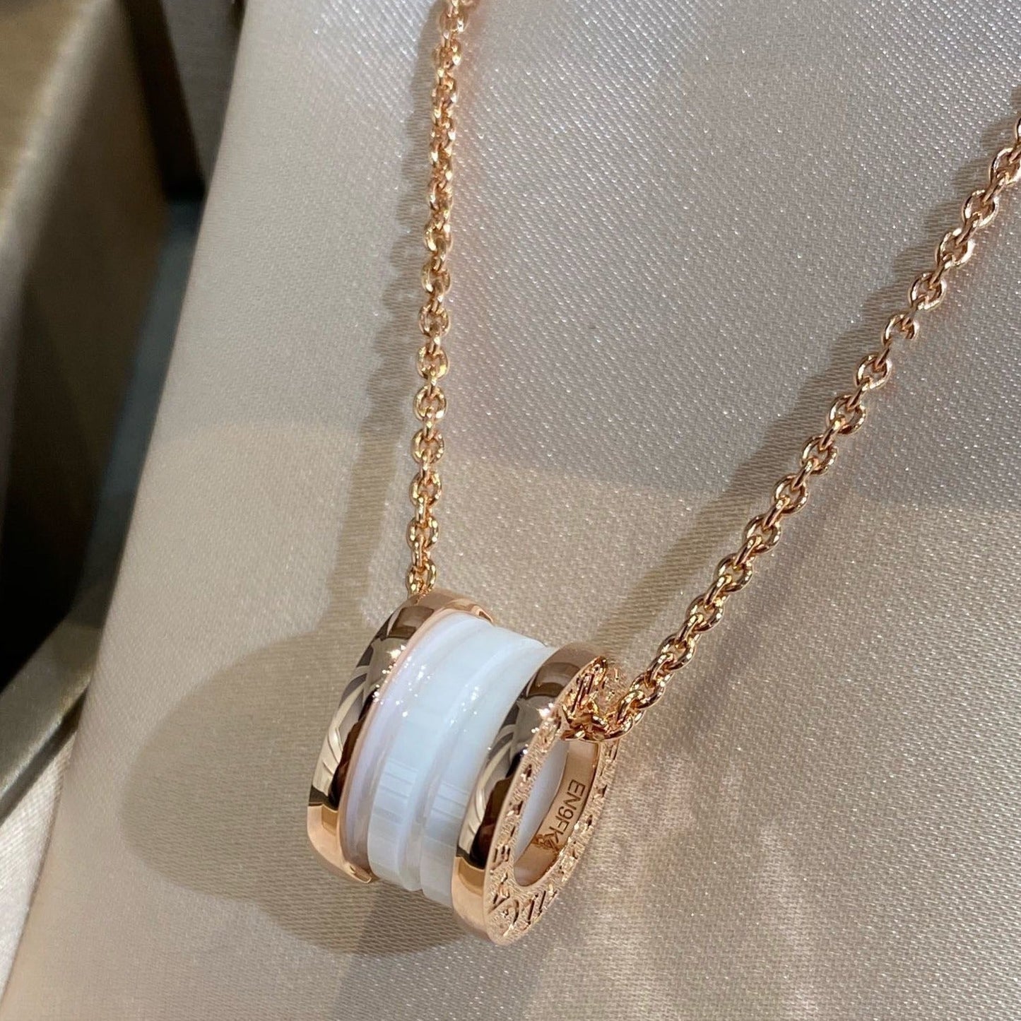 [Agudo Jewelry]ZERO 1 WHITE CERAMIC PINK GOLD NECKLACE