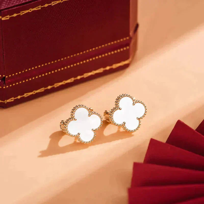 [Agudo Jewelry]CLOVER MEDIUM 1 MOTIFS  WHITE MOP STUD EARRINGS