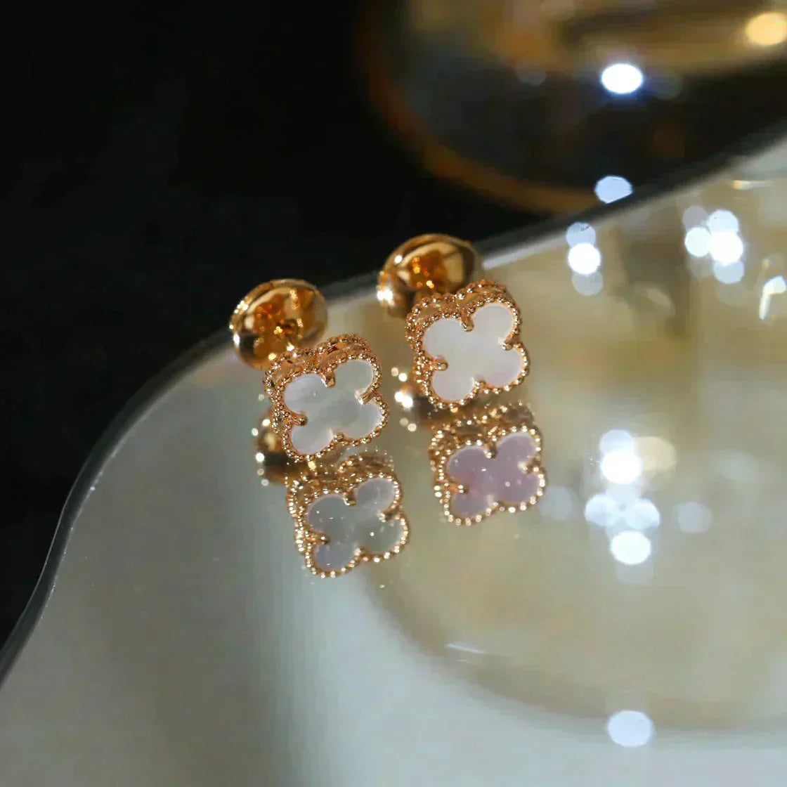 [Agudo Jewelry]CLOVER MINI 9.5MM WHITE MOP EARRINGS