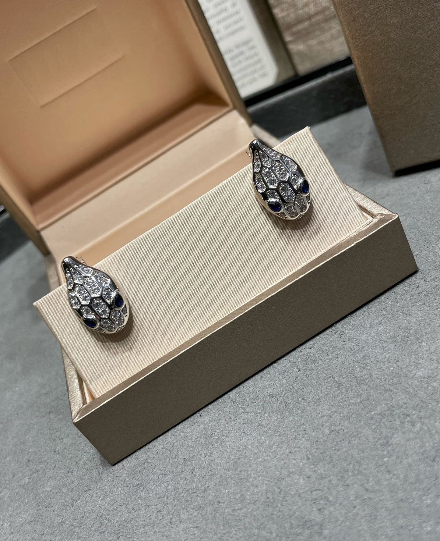 [Agudo Jewelry]SERPENT DIAMOND STUD EARRINGS