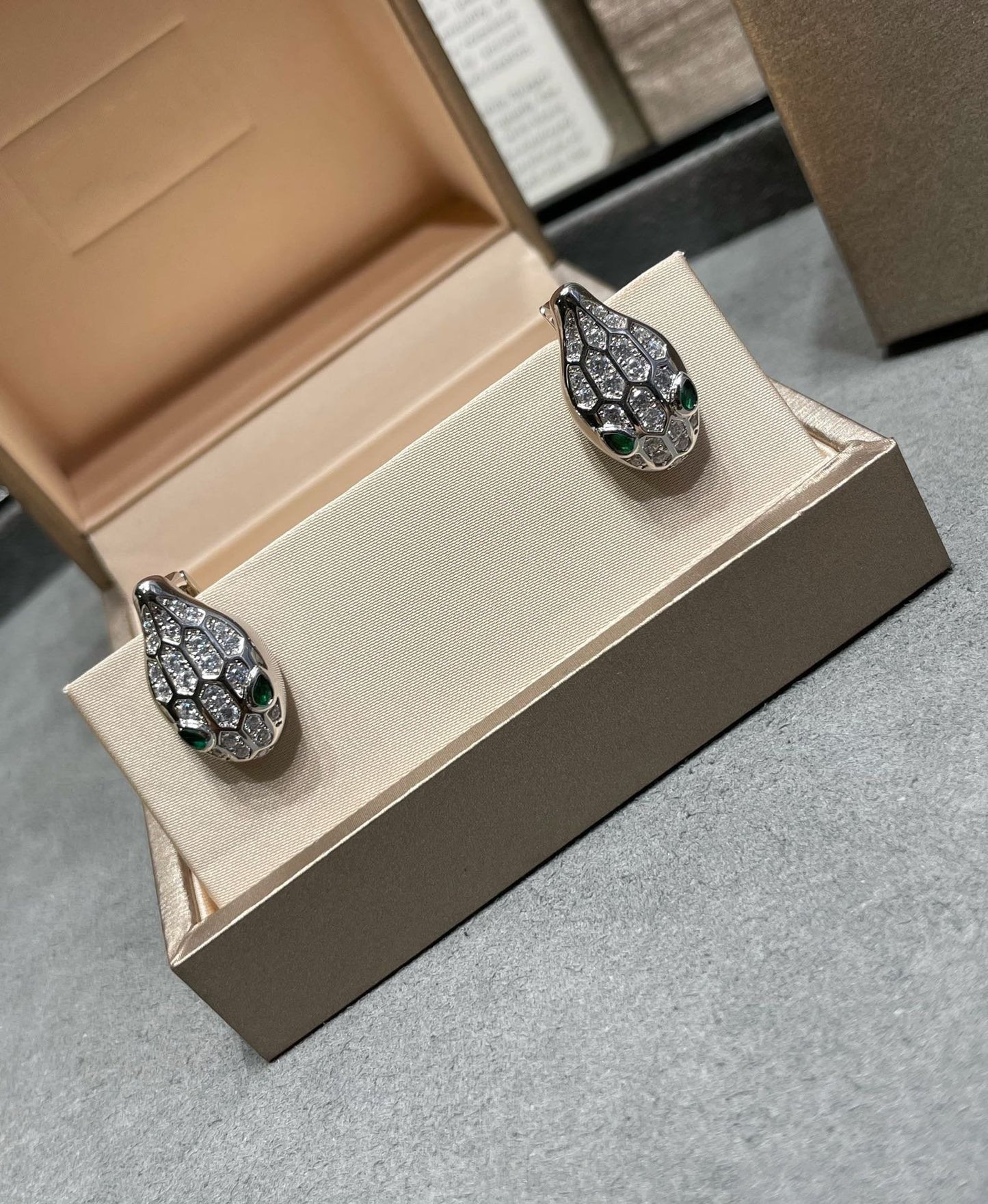 [Agudo Jewelry]SERPENT DIAMOND STUD EARRINGS