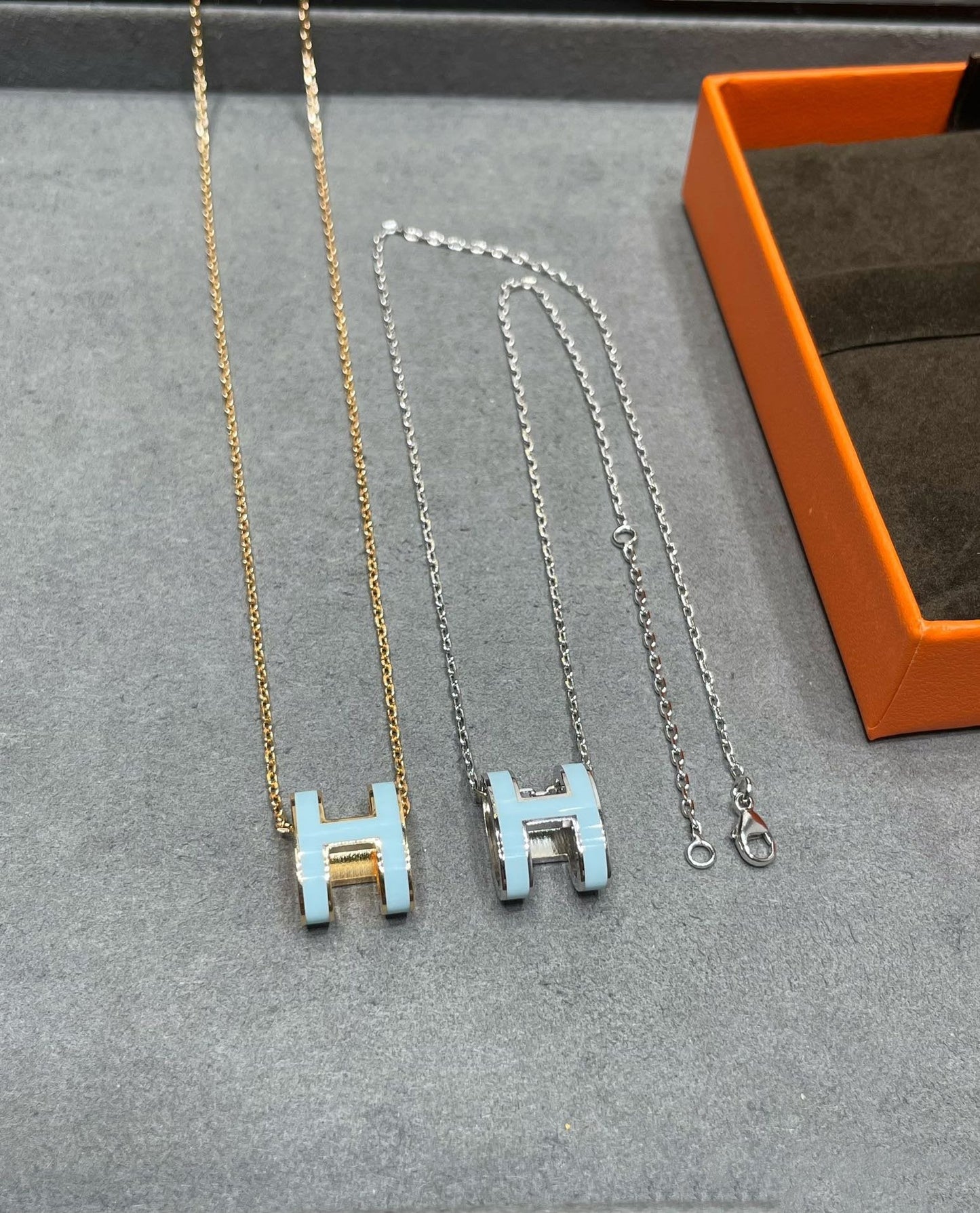 [Agudo Jewelry]POP H SKY BLUE NECKLACE