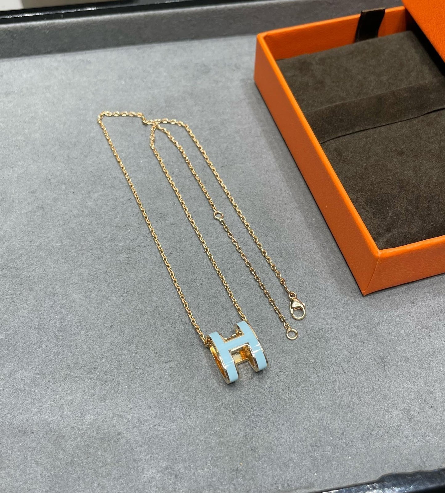 [Agudo Jewelry]POP H SKY BLUE NECKLACE