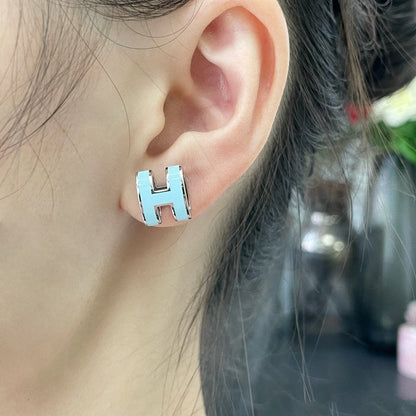 [Agudo Jewelry]POP H SKY BLUE STUD EARRINGS