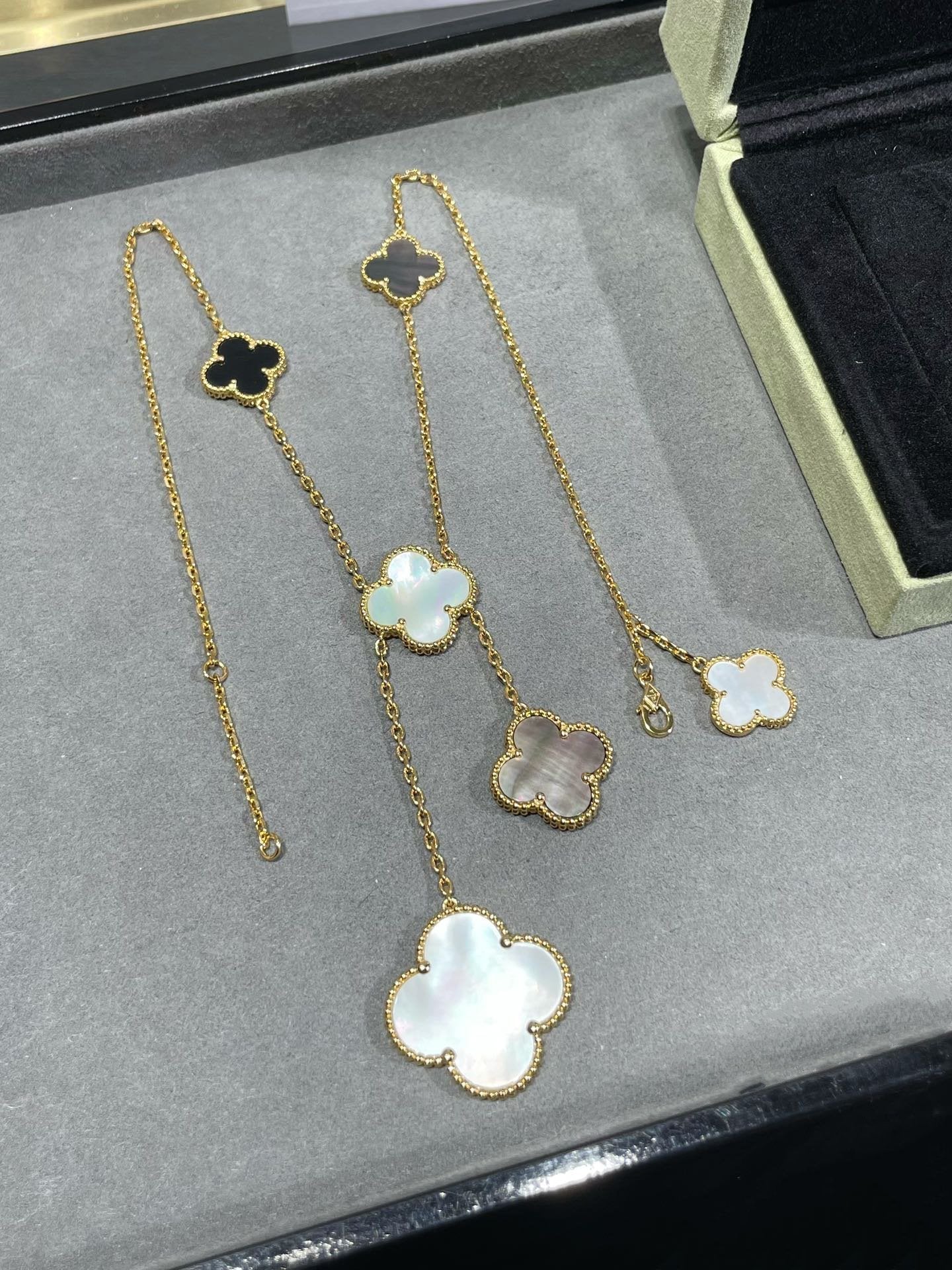 [Agudo Jewelry]CLOVER 6 MOTIF MOP ONYX GOLD NECKLACE