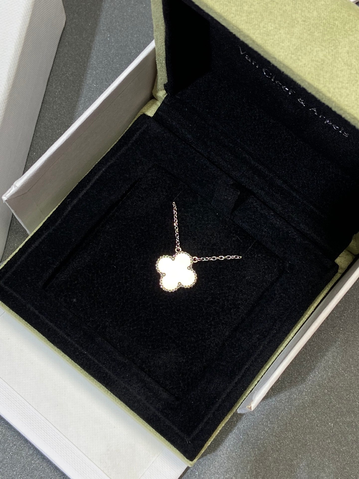 [Agudo Jewelry]CLOVER MEDIUM SILVER WHITE MOP NECKLACE