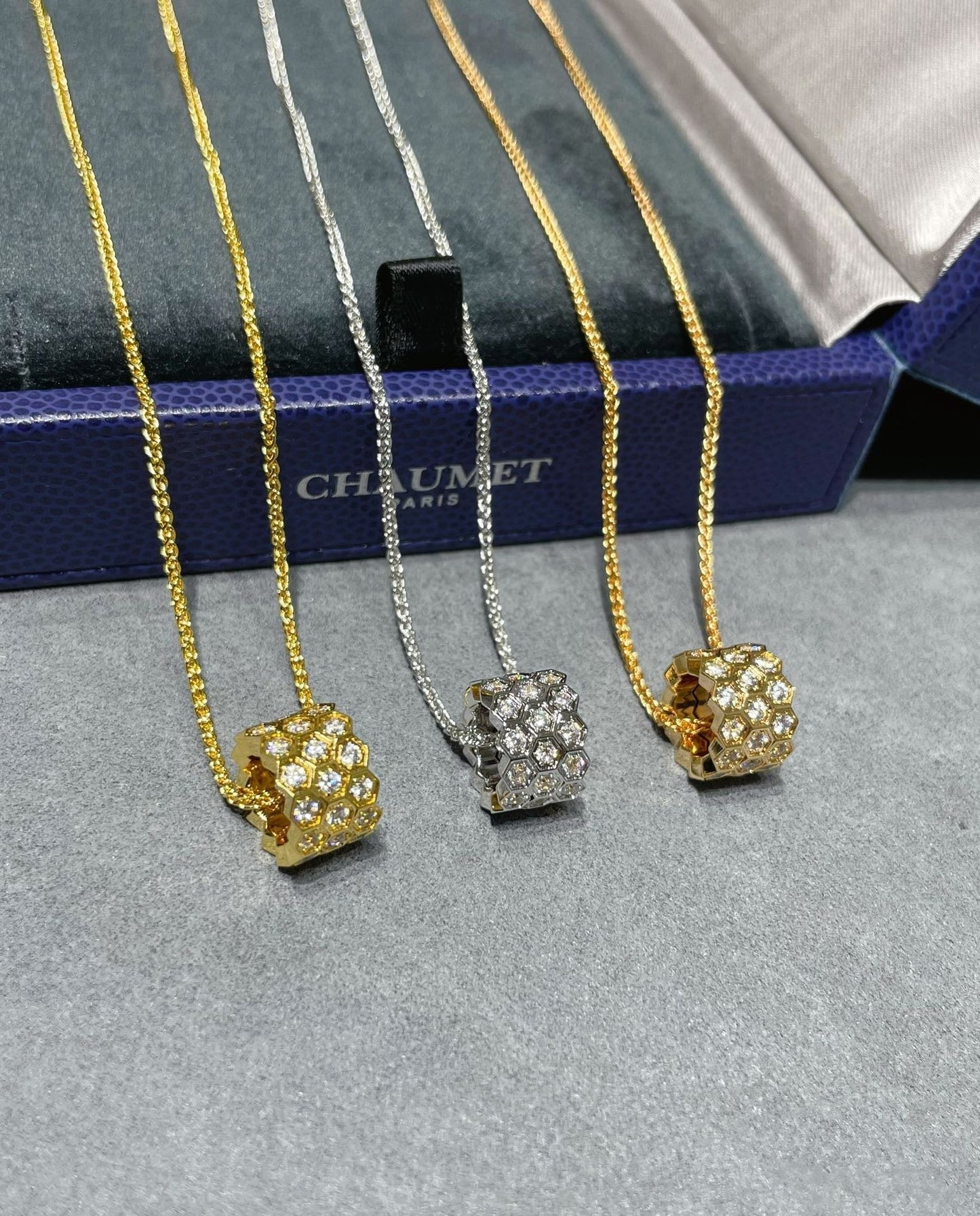 [Agudo Jewelry]BEE LOVE DIAMOND PAVED 3 ROW NECKLACE