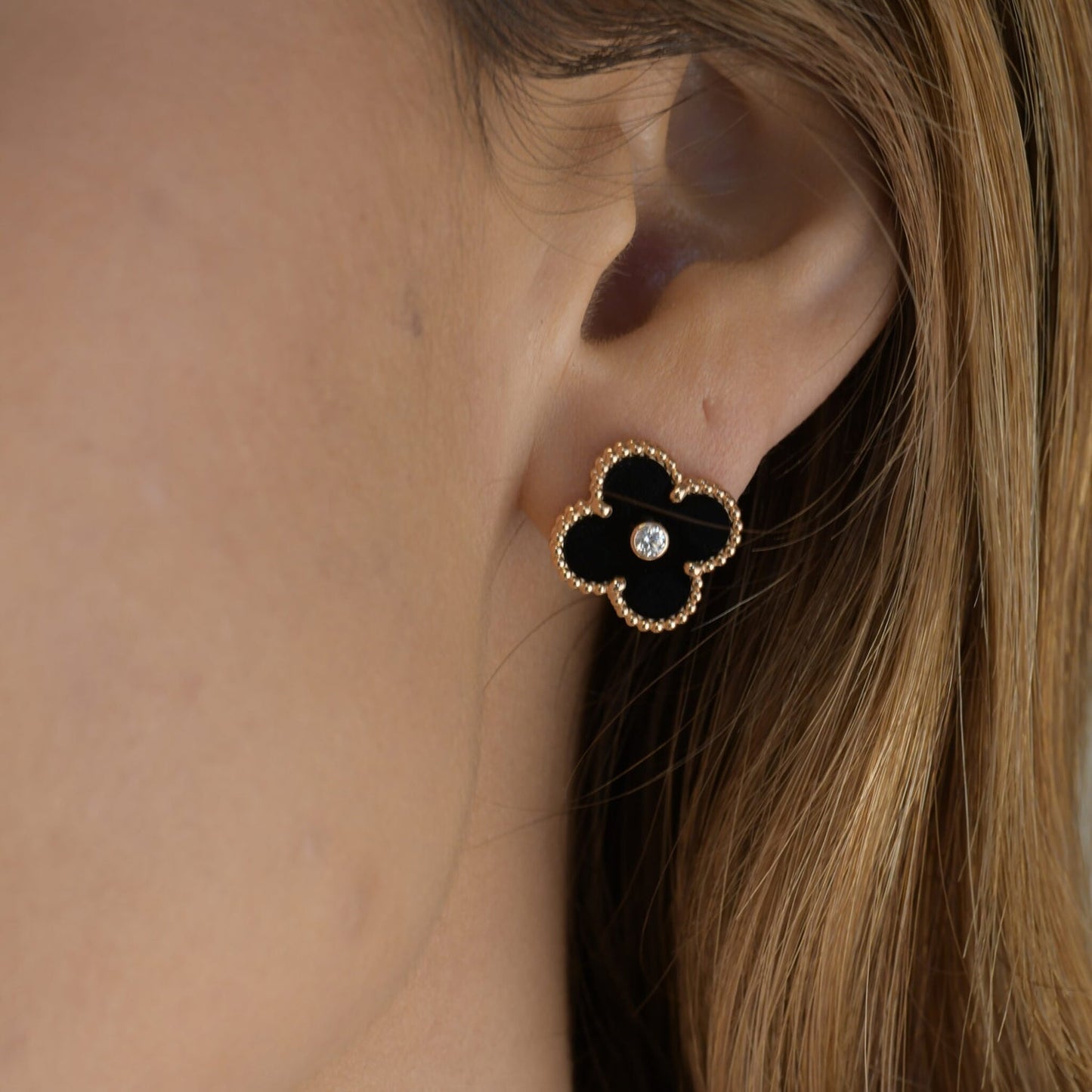 [Agudo Jewelry]CLOVER MEDIUM 1 MOTIFS ONYX DIAMOND EARRINGS