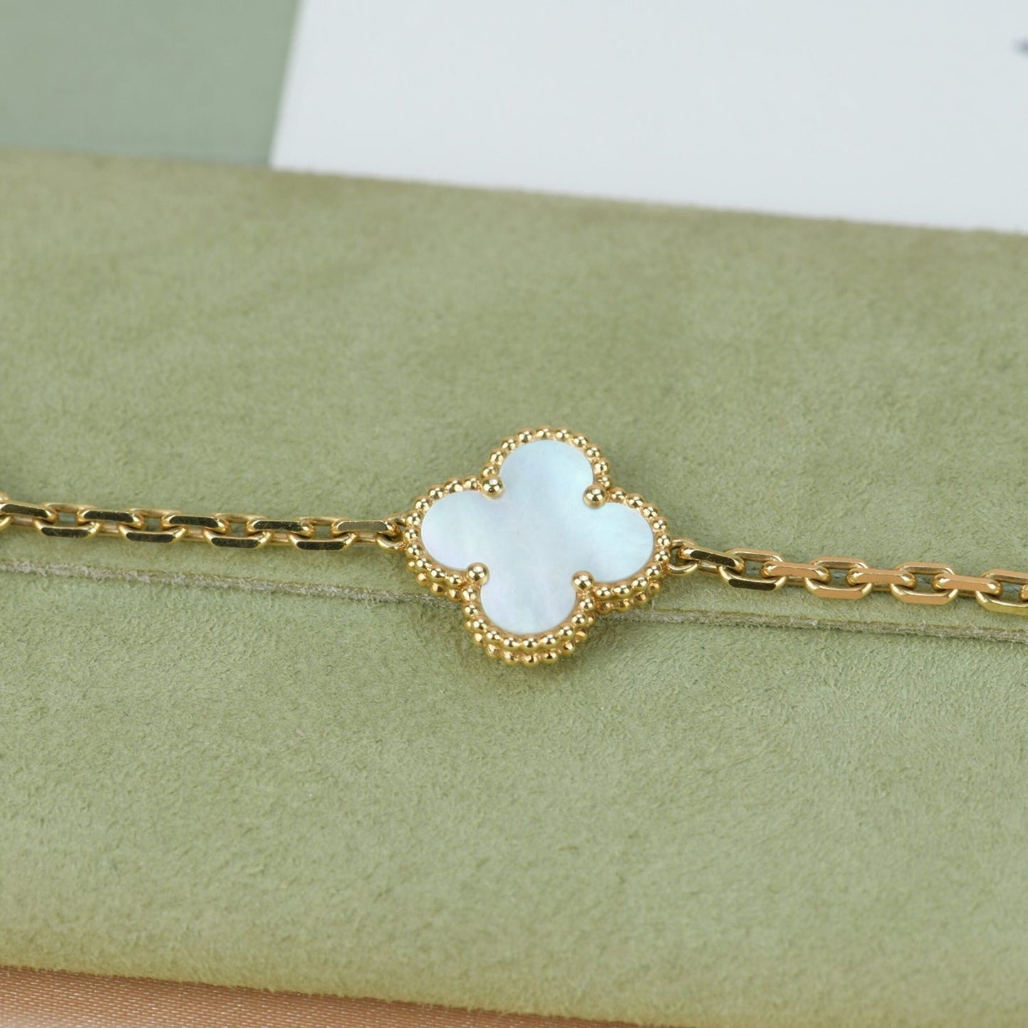 [Agudo Jewelry]CLOVER  5 MOTIF WHITE MOP BRACELET