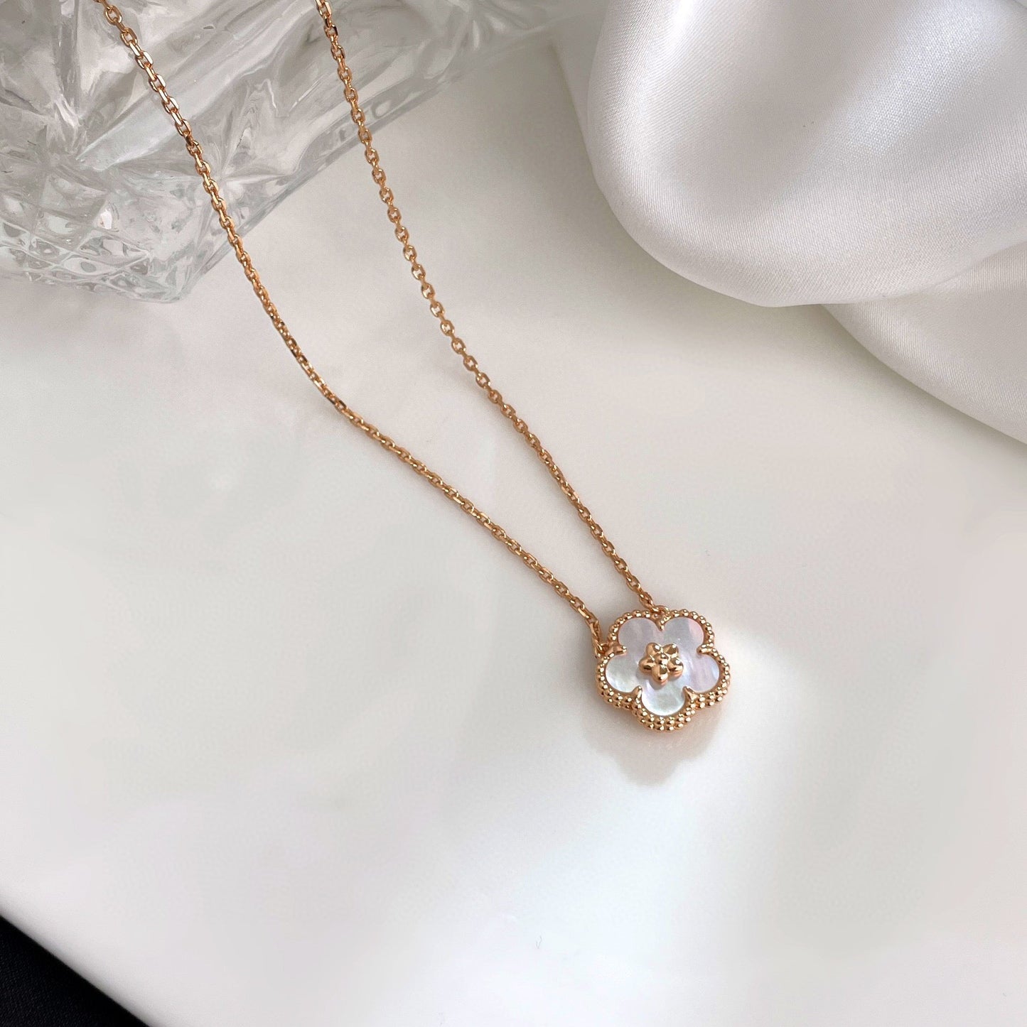 [Agudo Jewelry]LUCKY  WHITE MOP  PLUM BLOSSOM NECKLACE