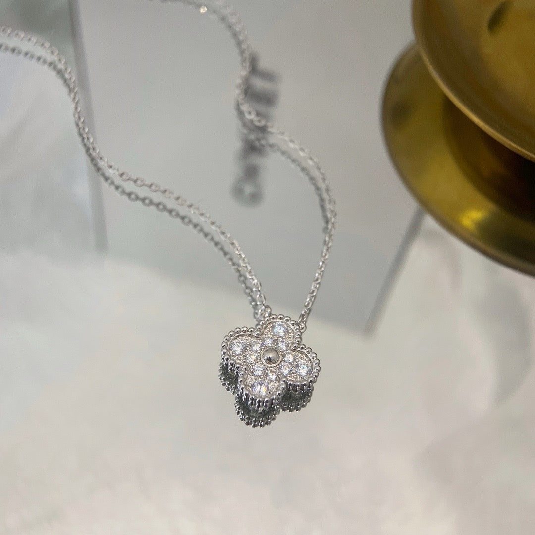 [Agudo Jewelry]CLOVER 15MM DIAMOND SINGLE FLOWER NECKLACE