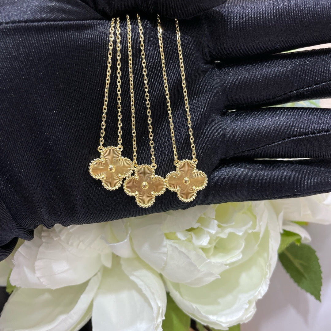 [Agudo Jewelry]CLOVER 15MM LASER NECKLACE