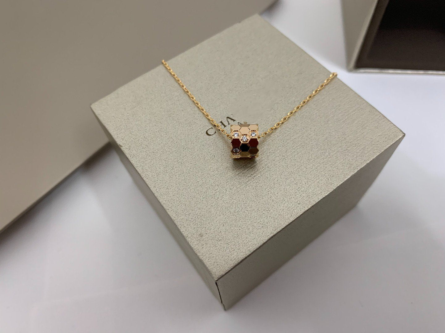 [Agudo Jewelry]BEE LOVE DIAMOND NECKLACE