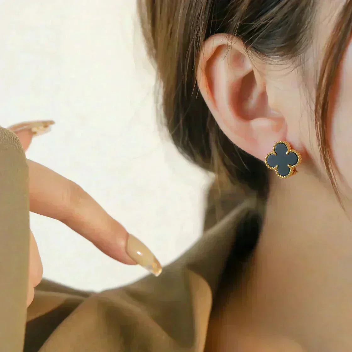 [Agudo Jewelry]CLOVER MEDIUM 1 MOTIFS  ONYX STUD EARRINGS